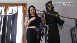 METTO IL CAZZO ALLA STATUA 