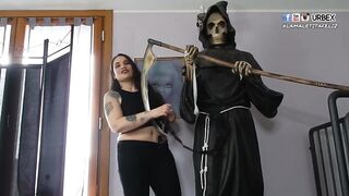 METTO IL CAZZO ALLA STATUA 