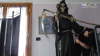 METTO IL CAZZO ALLA STATUA 