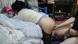 Le rompo el culo por no acomodar su cuarto