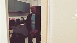 I waited for everybody to leave to surprise my sister-in-law in the bath!