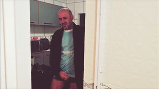 I waited for everybody to leave to surprise my sister-in-law in the bath!