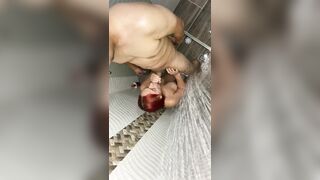 Mi cuñado me folla mientras me ducho
