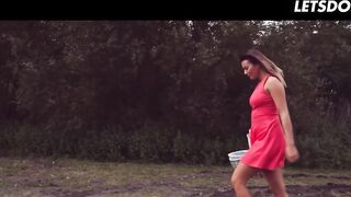 Vanessa Decker & Cutie Wicky Outdoor Lesbo Joy - A HOTTY KNOWS