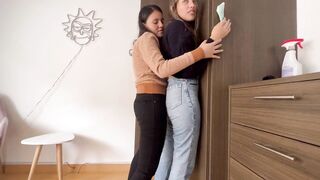 En el armario nadie nos va a escuchar, dame rico!!