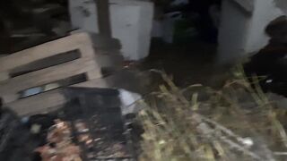 Мы уединенились в заброшенном доме и занялись взаимной мастурбацией - IkaSmokS