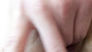 Rubbing & fingering closeup masturbation snatch juicy climax