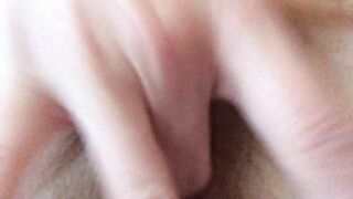 Rubbing & fingering closeup masturbation snatch juicy climax