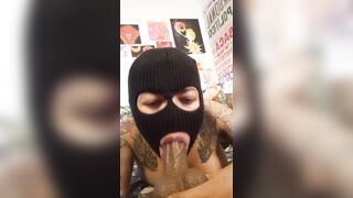 Quiero una verga follando mi boca!!!