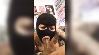 Quiero una verga follando mi boca!!!