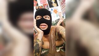 Quiero una verga follando mi boca!!!