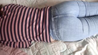 Look at stepmom's large butt and I cum on her used belts, that babe likes watching my handjobs