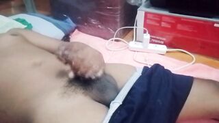 May nakatingin sakin nag jajakol.