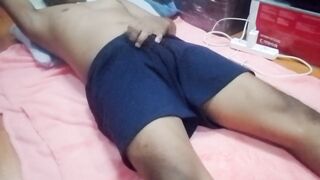 May nakatingin sakin nag jajakol.