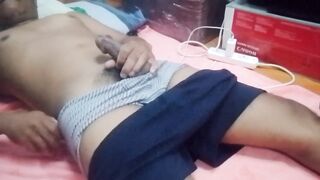 May nakatingin sakin nag jajakol.