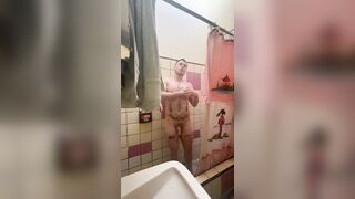 Me llene de CUM eyaculándome encima y tuve que pegarme un lindo baño