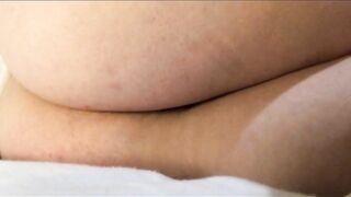 Beauty cums hands free squeezing her haunches / Real palpitating climax