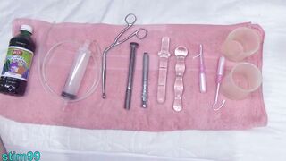 Lesbos pissing into the cervix of the other one directly since her pee gap