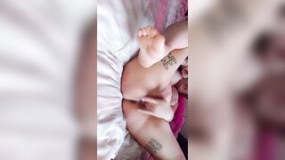 necesito una polla que remplaze estos dedos ¿PUEDES?