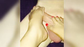 Foot Fetish - Pinching ????????????