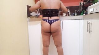 STEPMOTHER GETTING LASCIVIOUS WHILST COOKING!! HER CUNT GETS HAWT AND MOIST