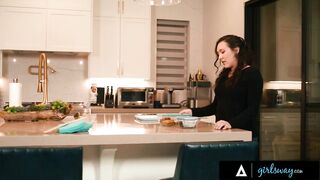 GIRLSWAY - mother I'd like to fuck Sinn Sage Misreads Neighbour Charlie Forde’s Flirt Attempts - FRENCH SUBTITLES