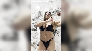 Oiled up musclemommy flexing her BIGGEST biceps