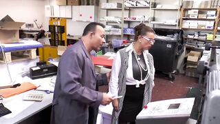 Hawt mother I'd like to fuck with large breasts gets satisfied in her juicy twat