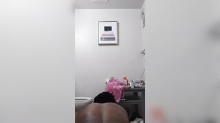 Splish splash with all dat booty