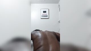 Splish splash with all dat booty