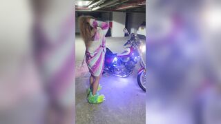 No thing gets me hornier than hot motorbikes