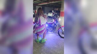 No thing gets me hornier than hot motorbikes