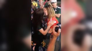 Beso lesbico en el mundial (Rusia VS Mexico) con cual vas?
