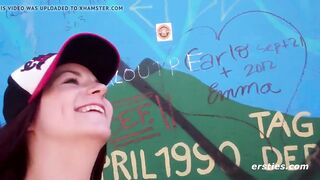 Minka macht Krissi den Berliner Curry -Stripe Tease