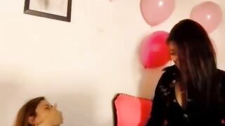 Girls lick pussy