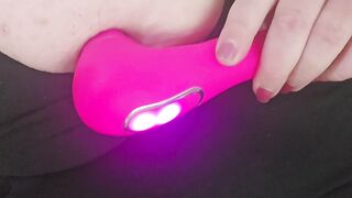 big beautiful woman PLAYS WITH VAGINA AND CUMS AT WORK ????