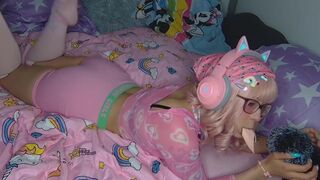 HOT SEXY ASMR EAR SUCKING GAMERGIRL