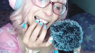 HOT SEXY ASMR EAR SUCKING GAMERGIRL