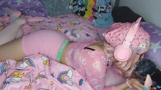 HOT SEXY ASMR EAR SUCKING GAMERGIRL