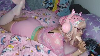 HOT SEXY ASMR EAR SUCKING GAMERGIRL