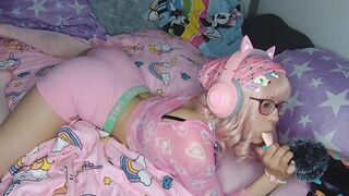 HOT SEXY ASMR EAR SUCKING GAMERGIRL