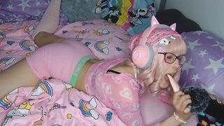 HOT SEXY ASMR EAR SUCKING GAMERGIRL