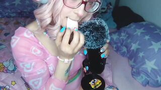 HOT SEXY ASMR EAR SUCKING GAMERGIRL
