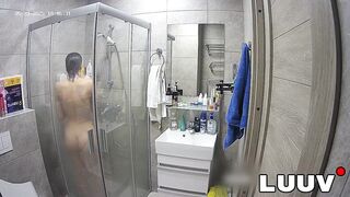 LUUV. Kareflore and Abbadon film their real amateur, homemade bath routine, showing maximum real life openness
