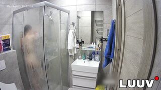 LUUV. Kareflore and Abbadon film their real amateur, homemade bath routine, showing maximum real life openness