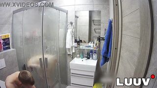 LUUV. Kareflore and Abbadon film their real amateur, homemade bath routine, showing maximum real life openness