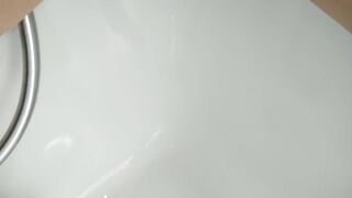 Pee in bathtub