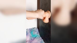 FACCIO una SEGA al MIO CAZZONE - GROSSO SEX-TOY di gomma [JOI]