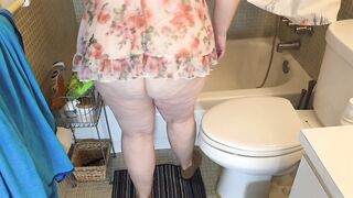 Cleaning lady step into baths & showing her biggest booty & snatch close up - obese aged big beautiful woman ssbbw