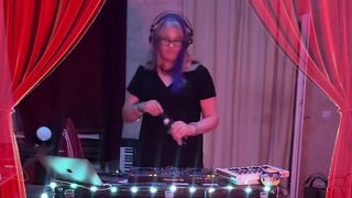 AnnaCentauri Hawt DJ Dance